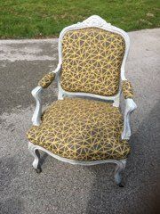chaise basse jaune