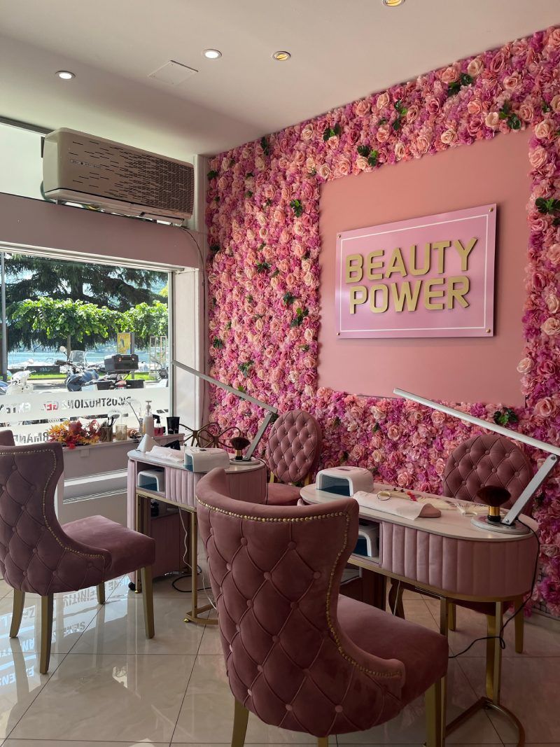 Postazione unghie centro estetico