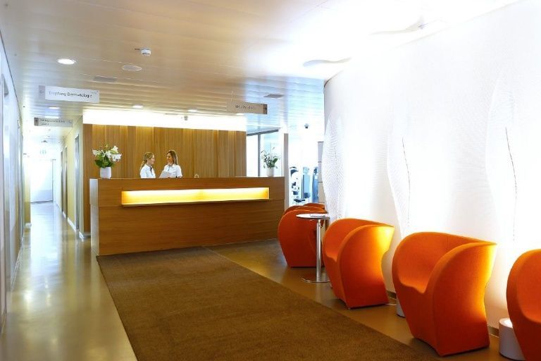 Empfang Hirslanden Klinik St. Anna - Praxis für Fusschirurgie