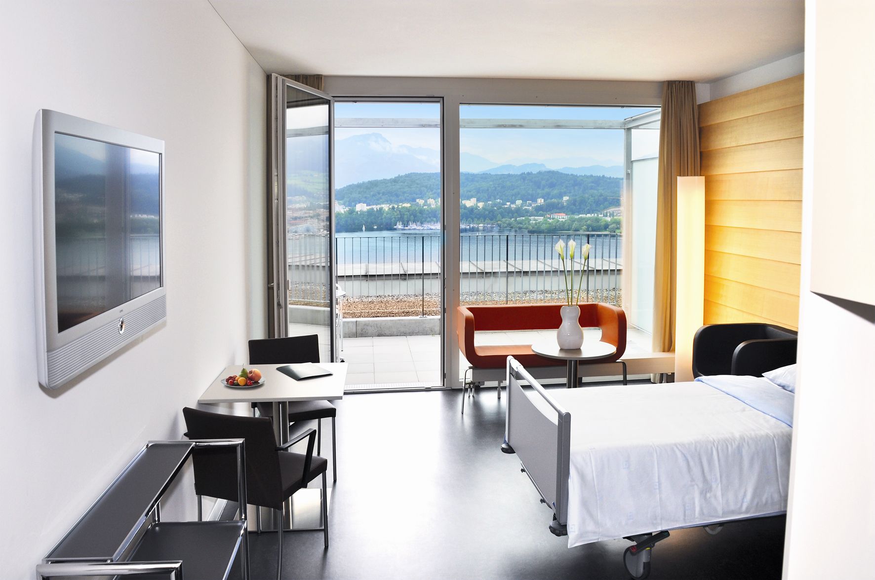 Patientenzimmer Hirslanden Klinik St. Anna - Praxis für Fusschirurgie