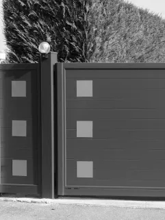 Portail à 2 battants 2 tons de gris.