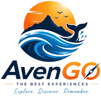 Logotipo de AvenGo travel con un sol naranja, olas azules, una monta&ntilde;a, p&aacute;jaros y el eslogan &laquo;The Best Experiences&raquo;