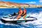 Dos personas en una moto acuática Sea-Doo sobre el agua azul, con montañas y edificios al fondo