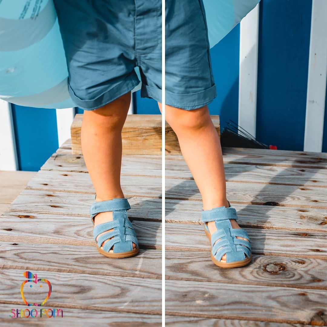 Photo de nus-pieds bleus