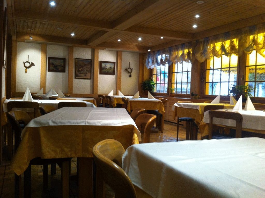 Saal - Ristorante Pizzeria Arcobaleno - Unterseen