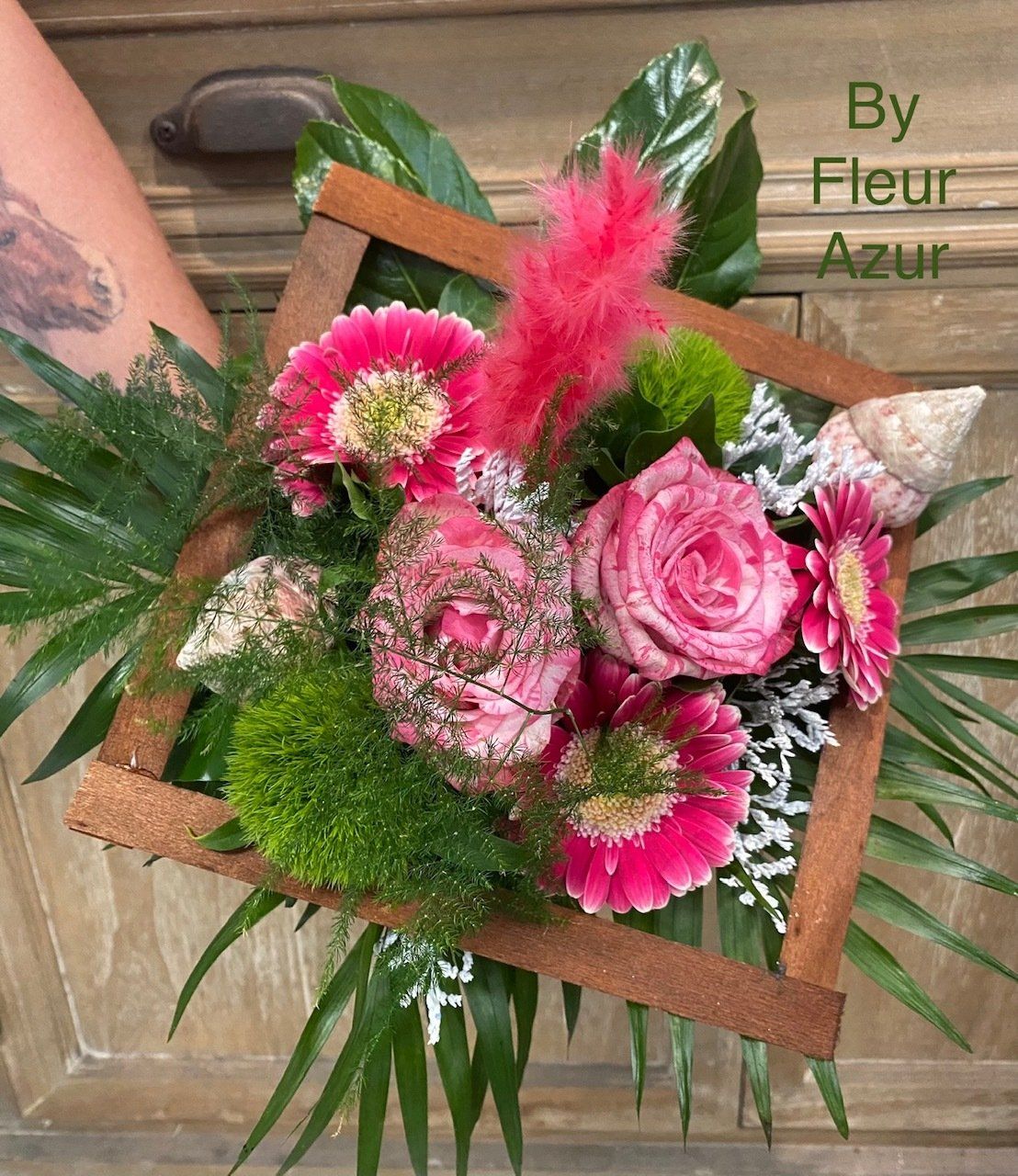 Bouquet cadre rose, coquillage et mousse