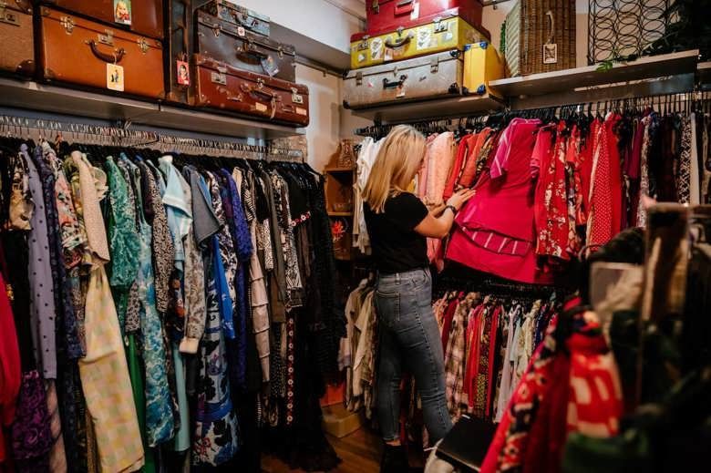 BOUTIQUE SHOPPING & EAT STREETS