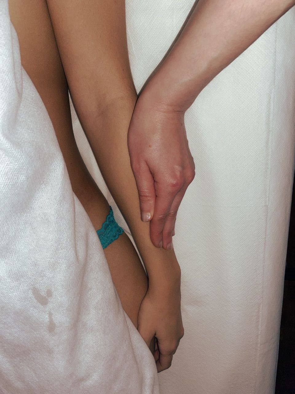 Massage des bras pour détente