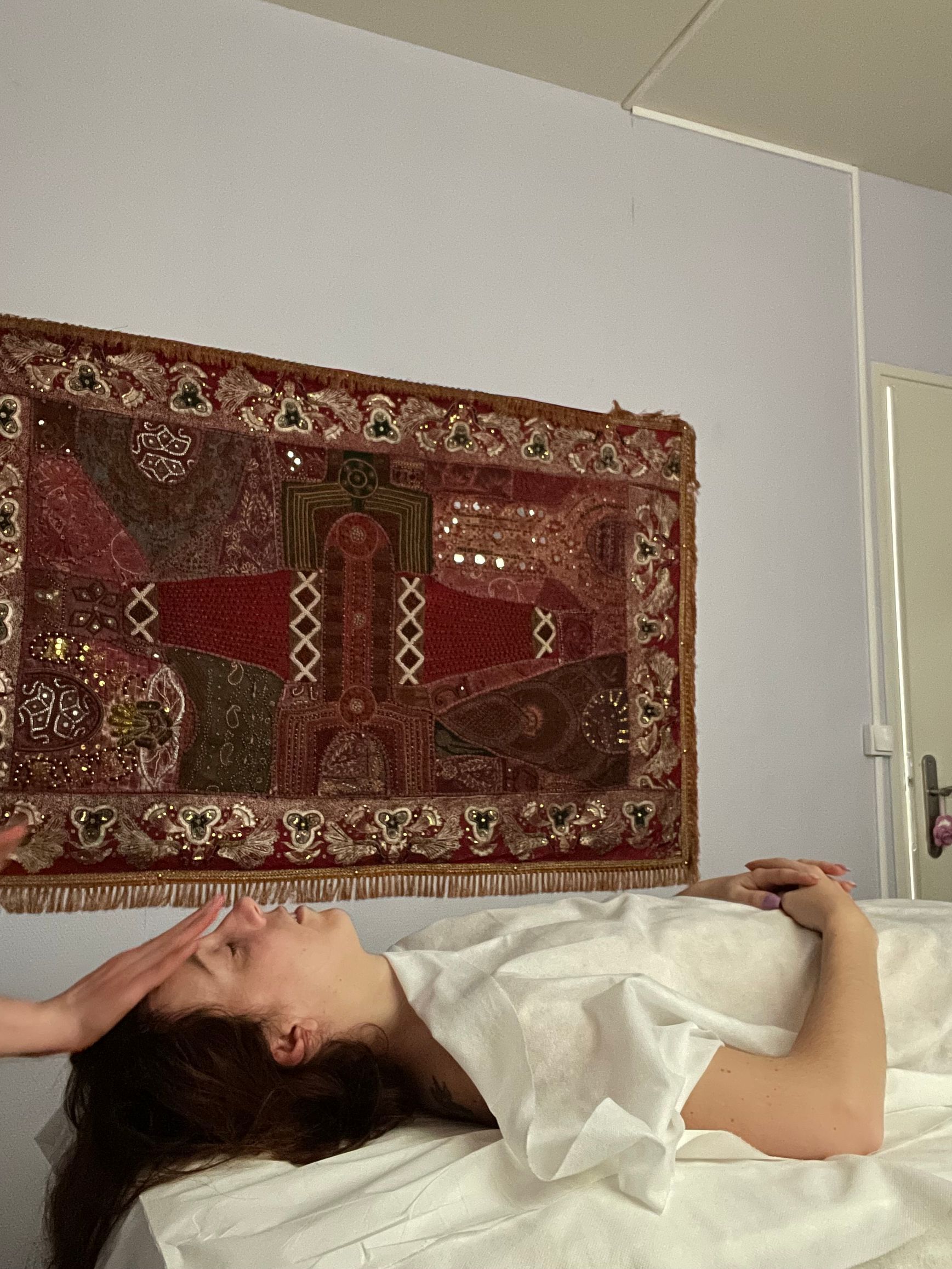 Massage du visage en cours