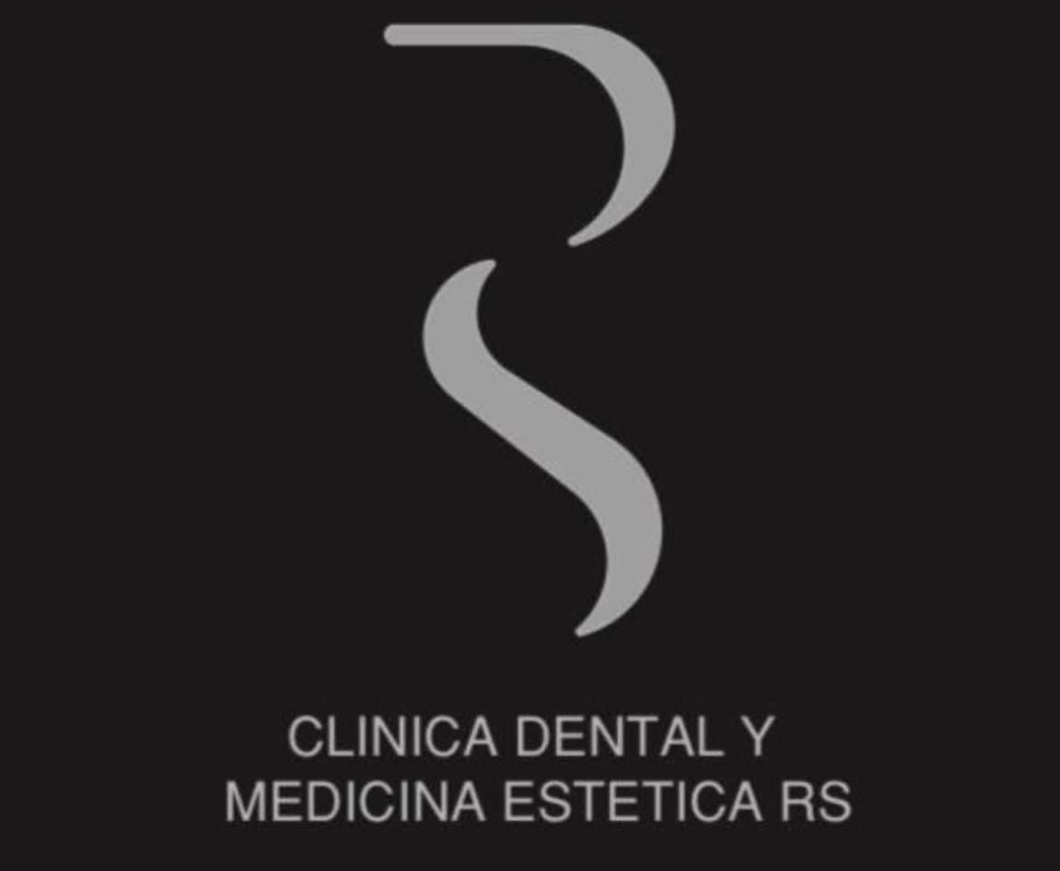 Logotipo: S&iacute;mbolo "RS" estilizado gris sobre texto "CLINICA DENTAL Y MEDICINA ESTETICA RS" en negro.