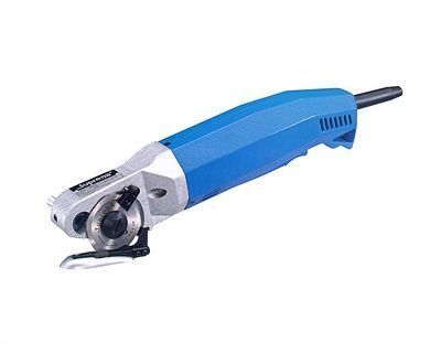 Blauer und silberner elektrischer Rollschneider für Stoff mit freiliegender Klinge.