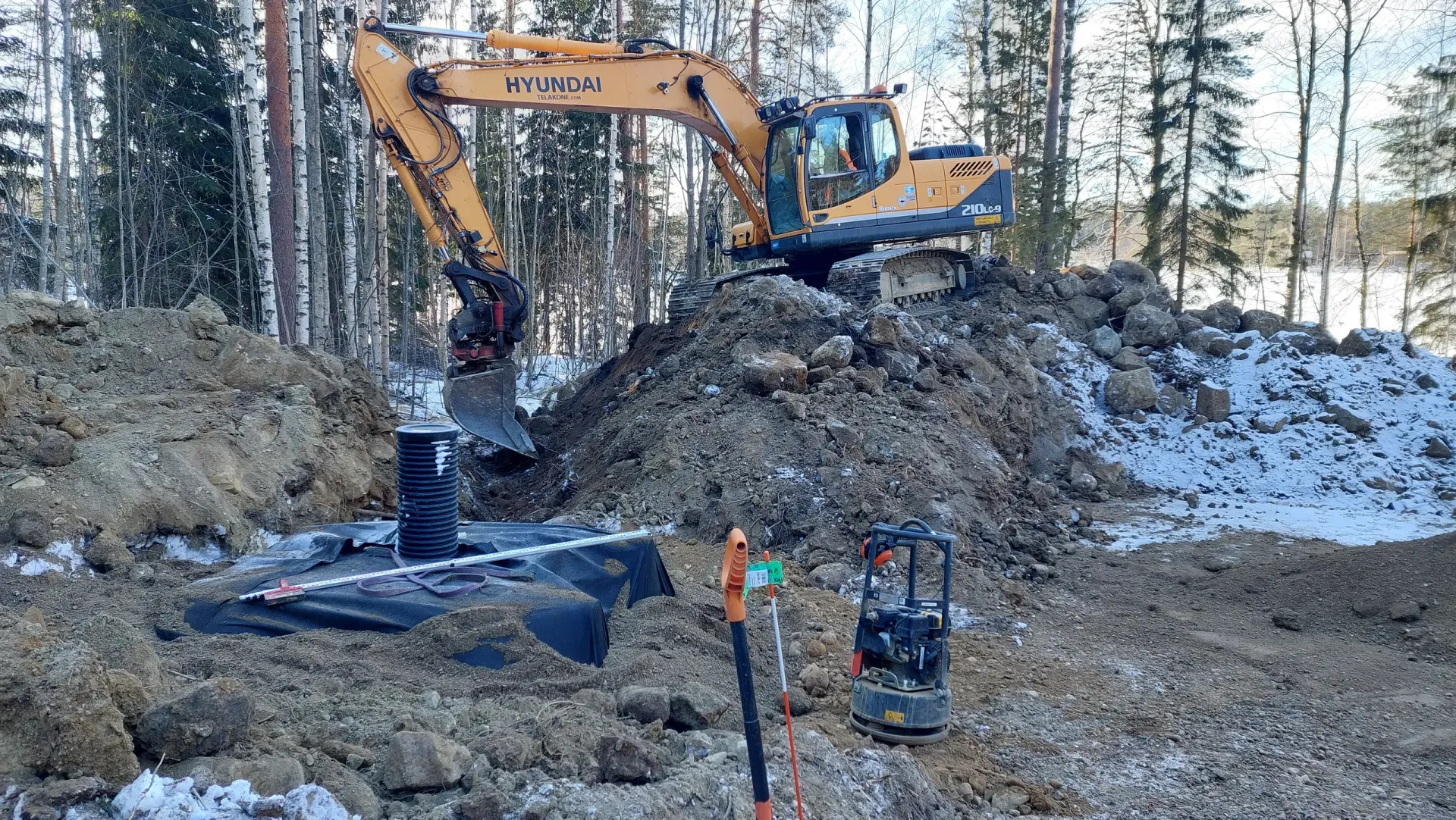 Jätevesijärjestelmän asennusta