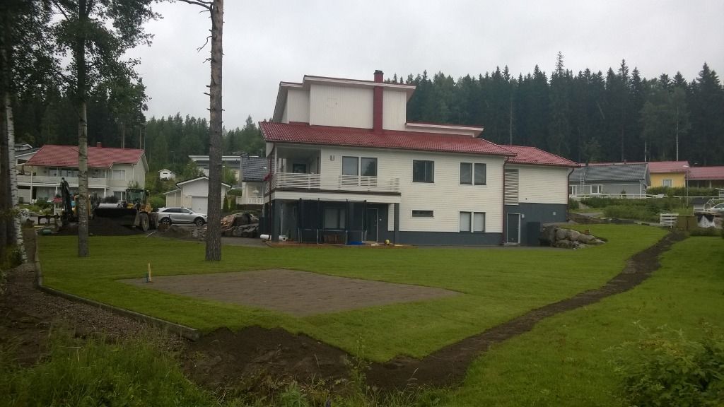 Siirtonurmikko valmistumassa