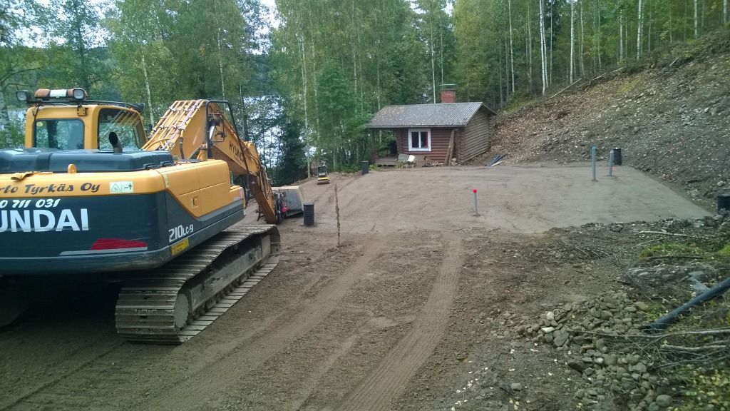 Mökkipohjan teko Hyundai 210