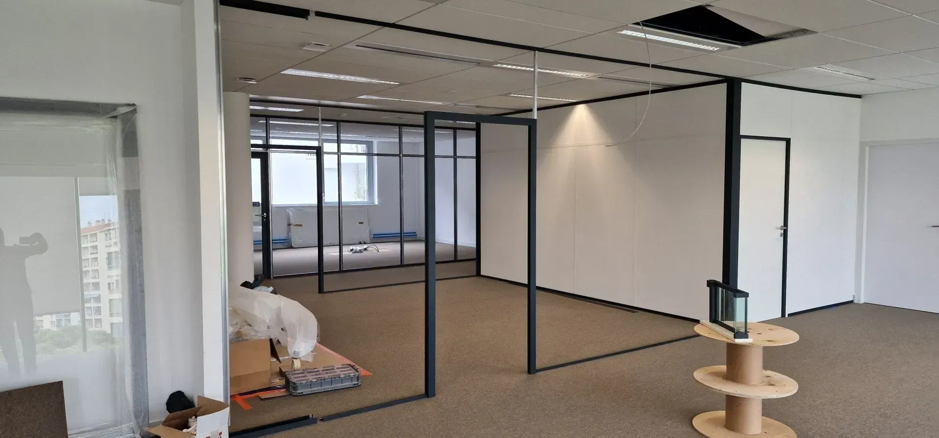 Aménagement espace de bureau en cours