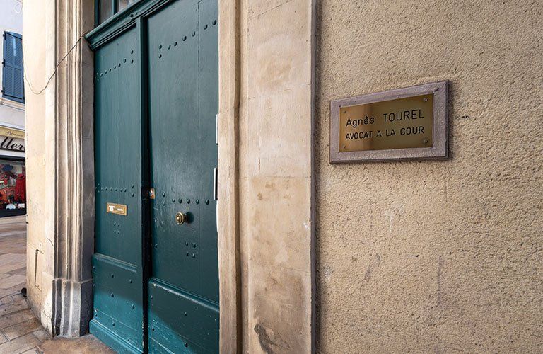 Porte du cabinet d'avocat