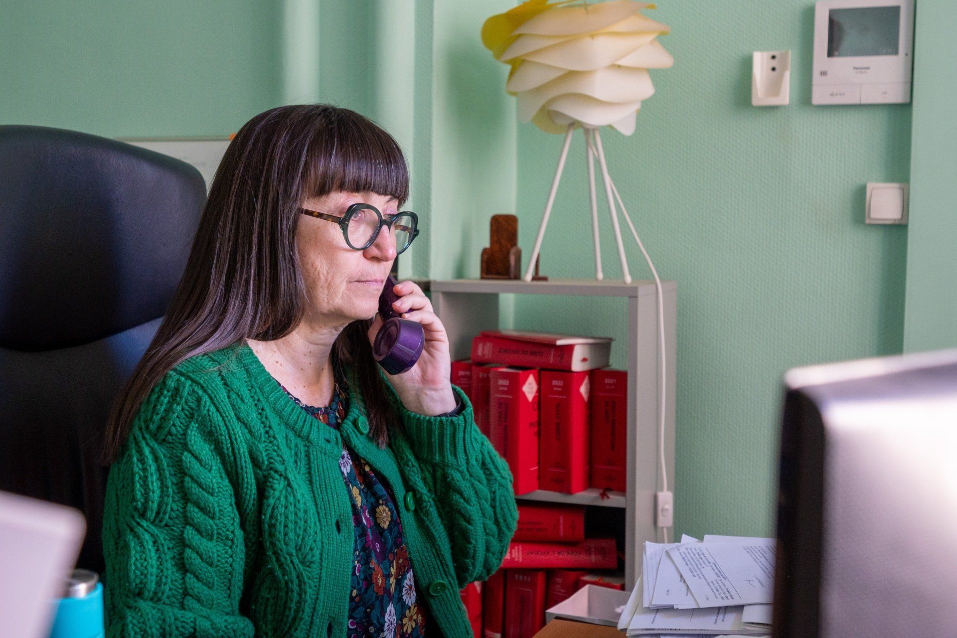 Maître Tourel au téléphone