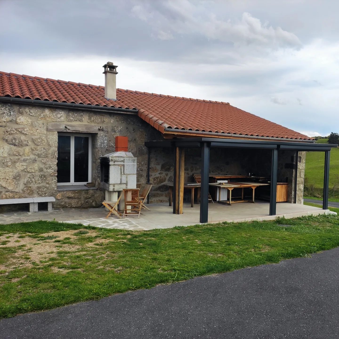 Pergola sous un avant-toit