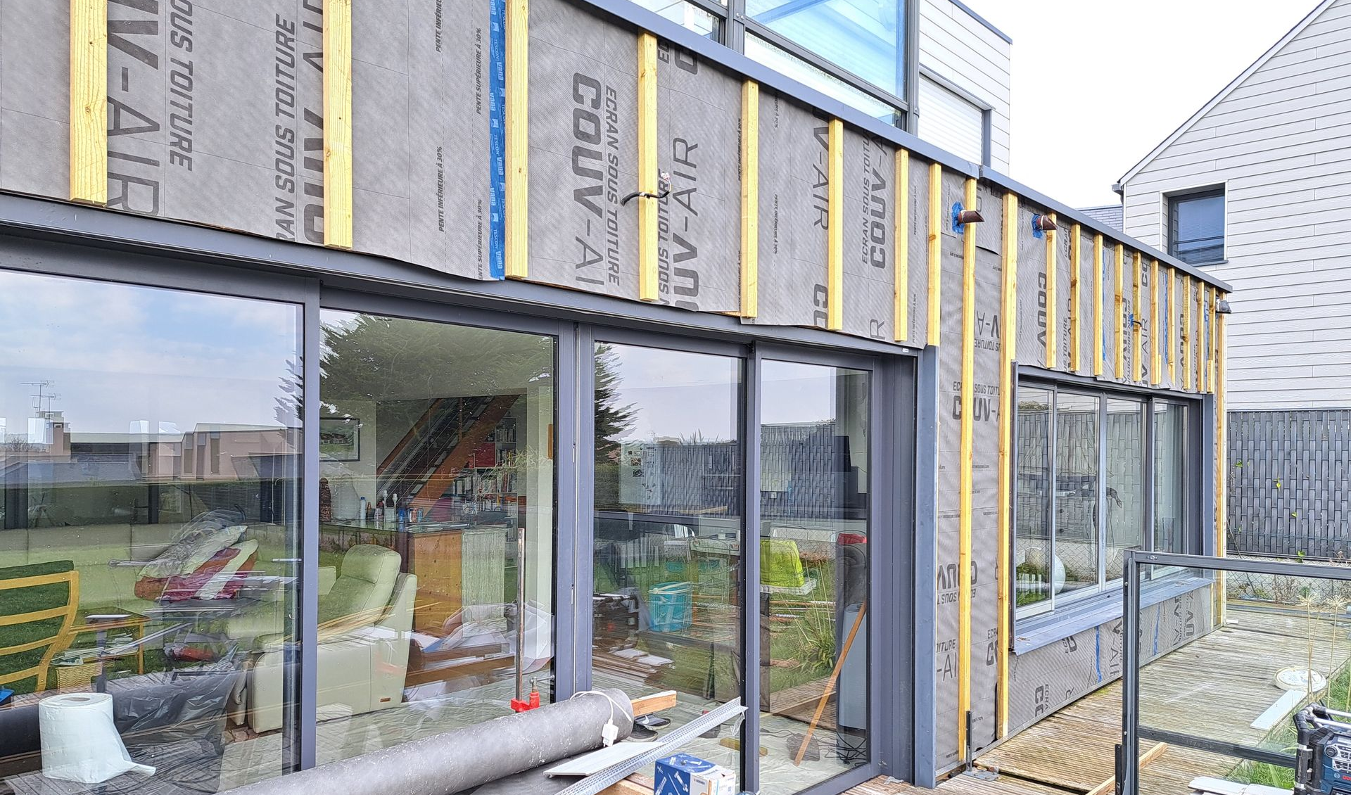 Maison avec bardage en bois moderne