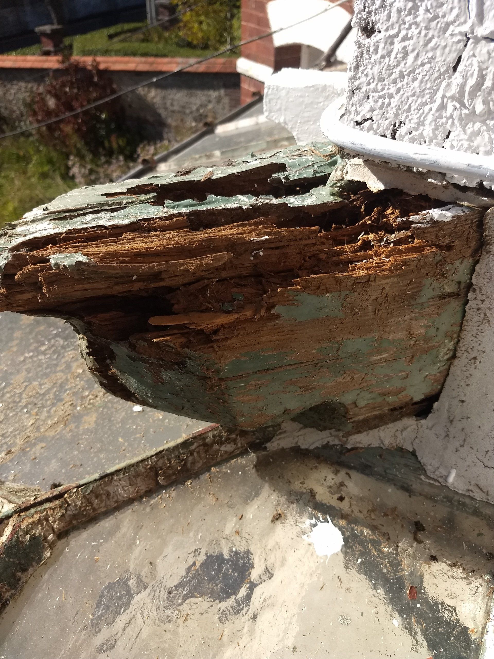 Photo d'un élément en bois détérioré