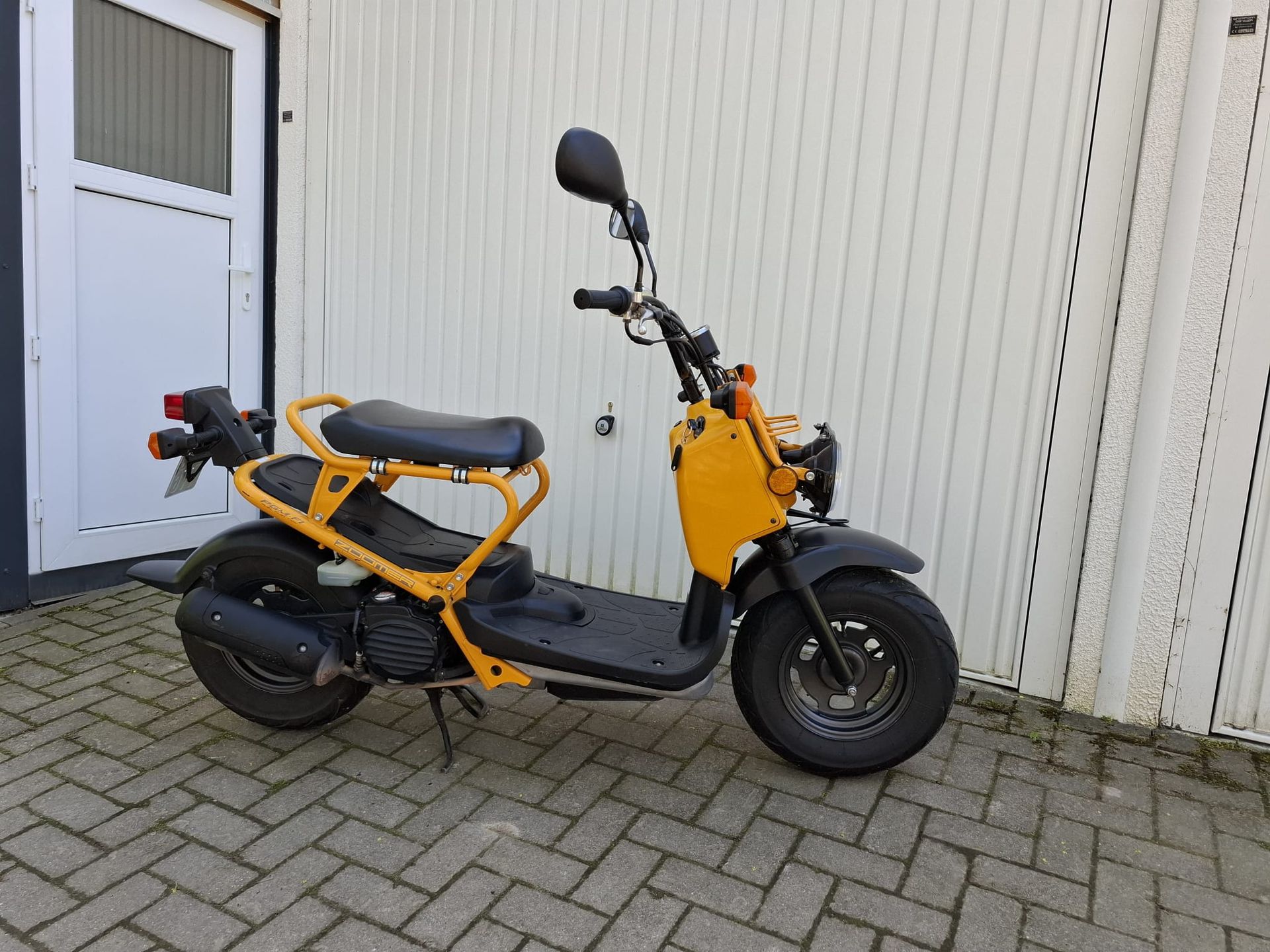 Roter Roller