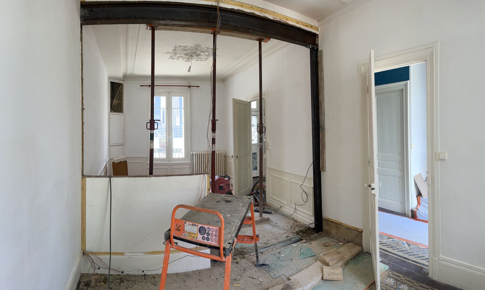 Agrandissement de la cuisine sur le séjour dans une maison bourgeoise