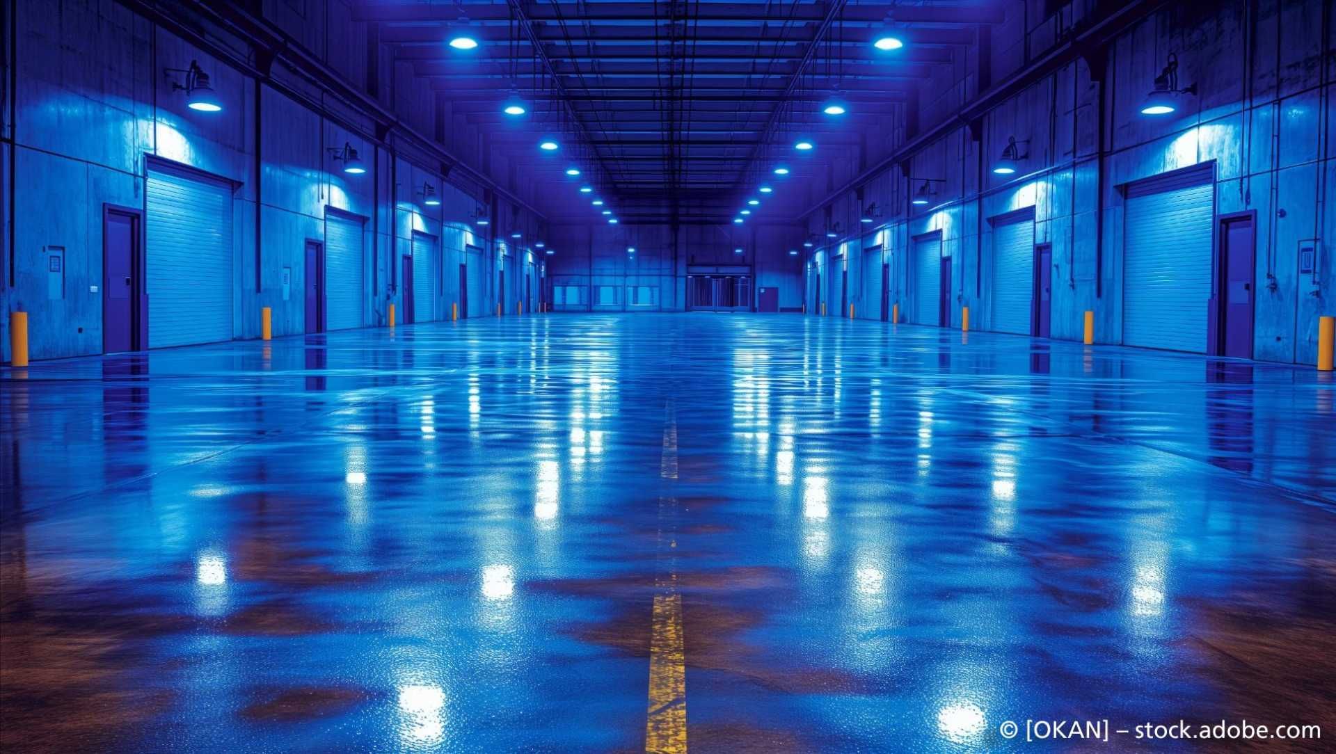 MALIPUR® - Industriefußboden Klaus Liebert u. Franz Mann GbR, blau beleuchtete Halle