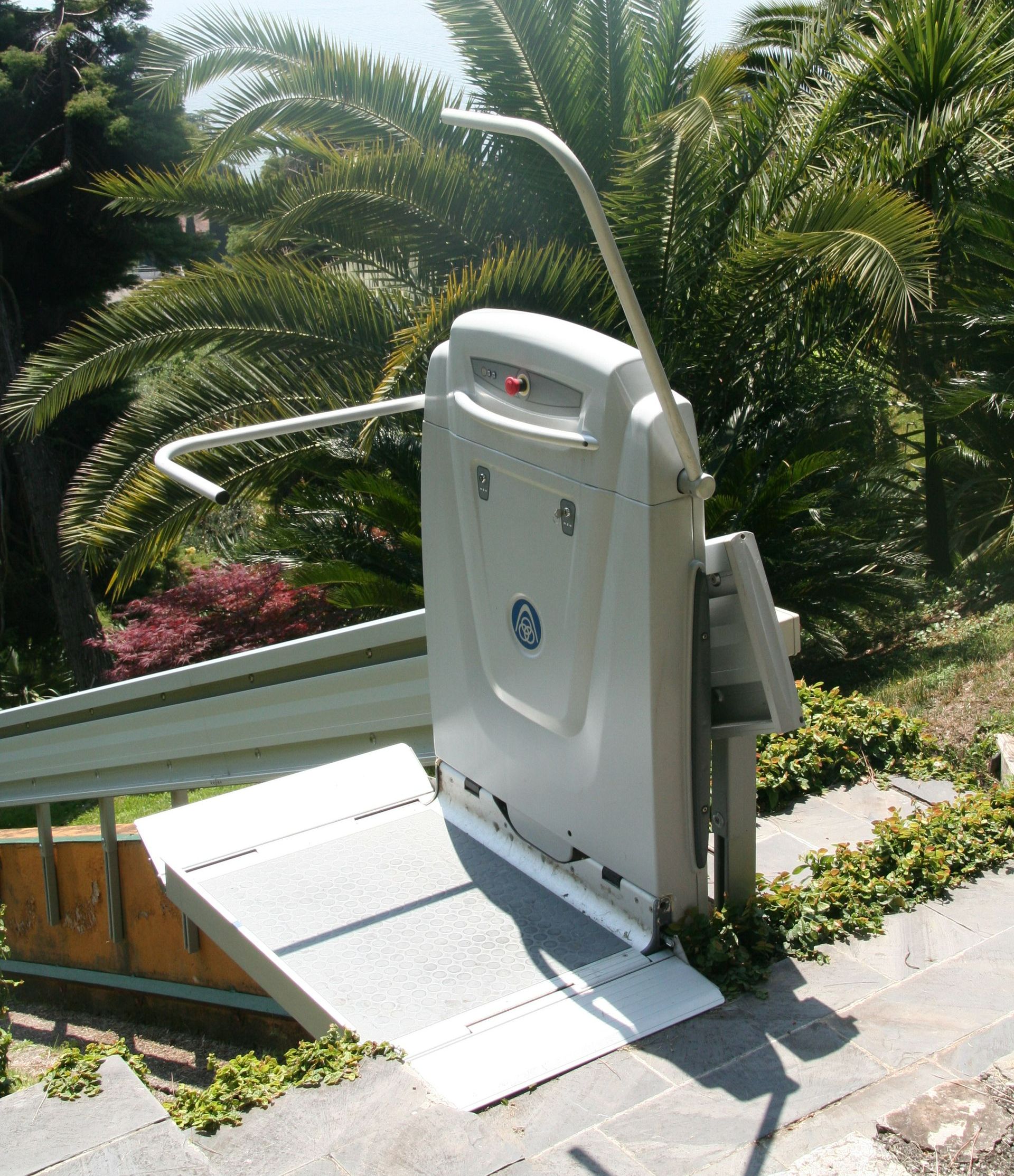 Plateforme élévatrice pour fauteuil roulant.