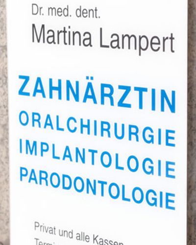 Zahnärztin Dr. med. dent. Martina Lampert, Frankfurt am Main, Zentrum, Holzhausenviertel, Eschersheimer Tor Landstraße, Team, professionell, Behandlungsablauf, Implantologie, Parodontologioe, Oralchirurgie, Qualitätsmanagement, Prophylaxehelferin, OP-Assistenz, Curriculum Vitae, Zertifikate, Publikationen, Mitgliedschaften