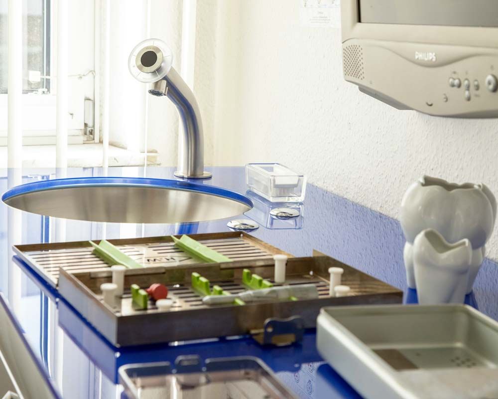 Zahnärztin Dr. med. dent. Martina Lampert, Frankfurt am Main, Zentrum, Holzhausenviertel, Eschersheimer Tor Landstraße, Erfolgskontrolle, Behandlungstechnik, Dentaltechnik, Musiker, Holz, Blechbläser, Sänger, Zahn, Kassenpatienten, privat, Zuzahler, Röntgenraum