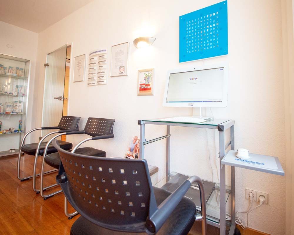 Zahnärztin Dr. med. dent. Martina Lampert, Frankfurt am Main, Zentrum, Holzhausenviertel, Eschersheimer Tor Landstraße, Wartezimmer, Getränke, WLAN, Internet, Smartphone, Notebook, Service
