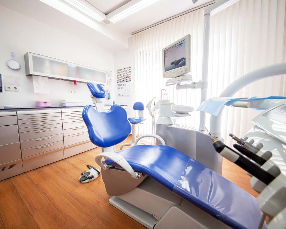 Zahnärztin Dr. med. dent. Martina Lampert, Frankfurt am Main, Zentrum, Holzhausenviertel, Eschersheimer Tor Landstraße, Erfolgskontrolle, Behandlungstechnik, Dentaltechnik, Musiker, Holz, Blechbläser, Sänger, Zahn, Kassenpatienten, privat, Zuzahler, Röntgenraum