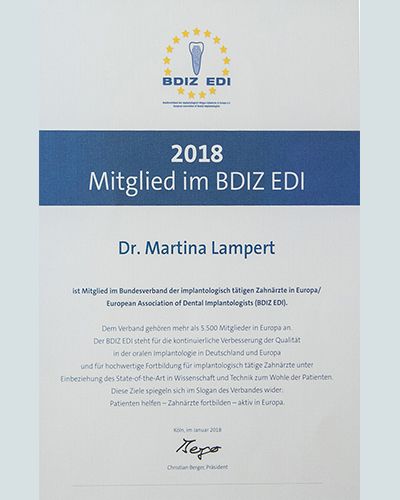 Zahnärztin Dr. med. dent. Martina Lampert, Frankfurt am Main, Zentrum, Holzhausenviertel, Eschersheimer Tor Landstraße, Team, professionell, Behandlungsablauf, Implantologie, Parodontologioe, Oralchirurgie, Qualitätsmanagement, Prophylaxehelferin, OP-Assistenz, Curriculum Vitae, Zertifikate, Publikationen, Mitgliedschaften