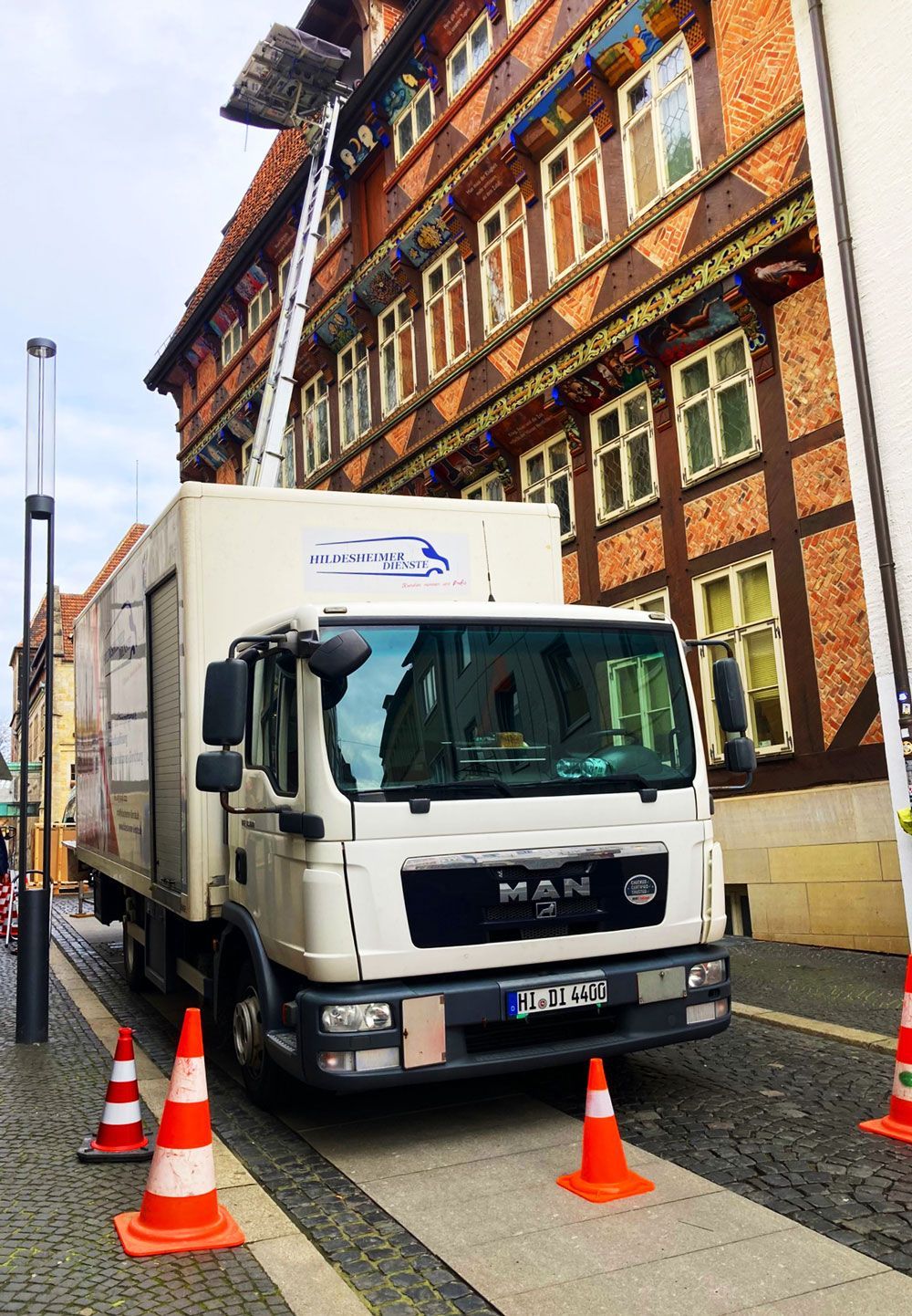 LKW mit Möbellift von unserem Umzugsunternehmen in Hildesheim 