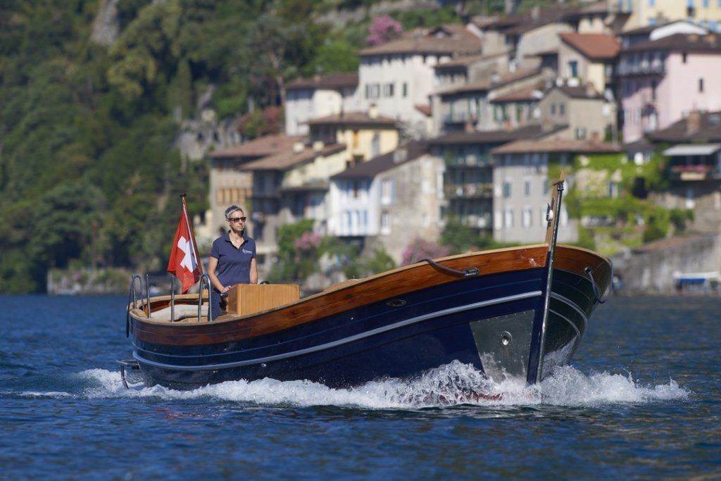 Crociera privata da 2 a 7 persone sulla barca di legno Blume