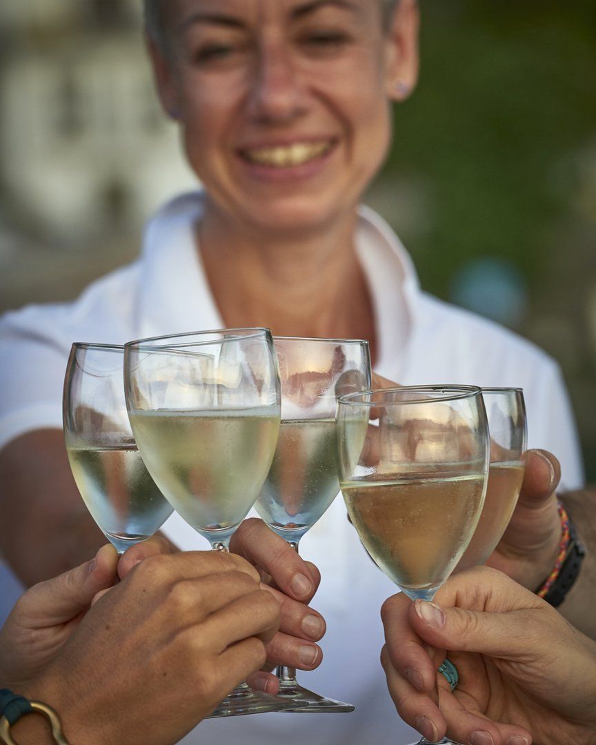 Il Capitano Giovanna Fiore brindando su Blume
