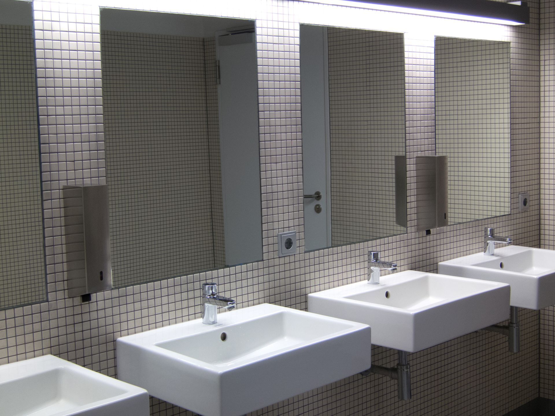 Espace lavabos des toilettes publiques