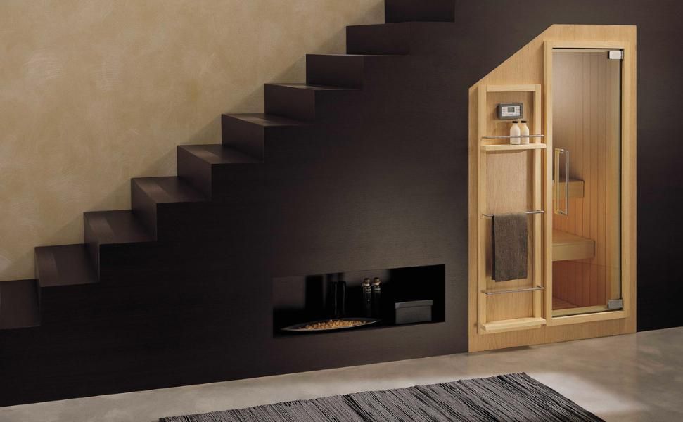 Sauna desing sotto una scala