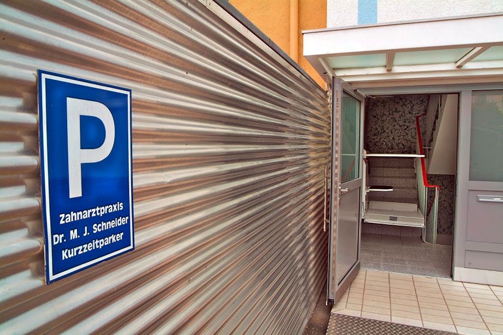 Dr. med. dent. J. Schneider