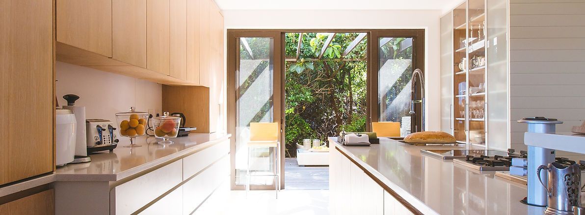 Küche mit Zugang zu Terrasse