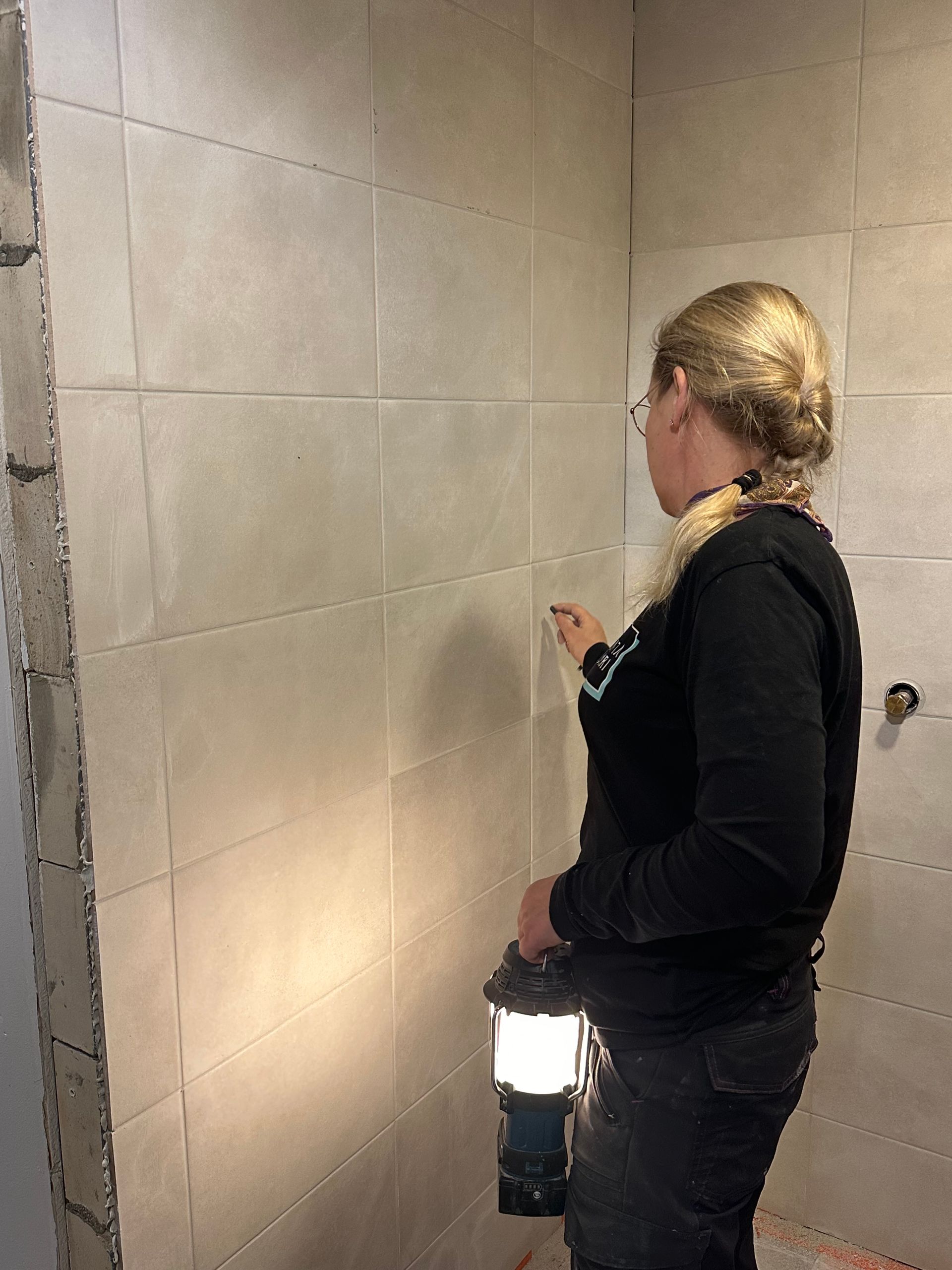 Laattojen ja saumojen huolto - Pintapari Oy