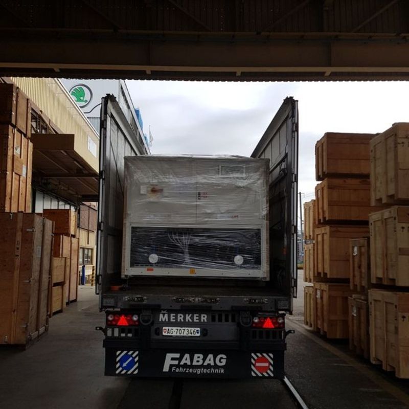 Ein Lkw mit Beladung. Foto von der Weiss Transporte AG.