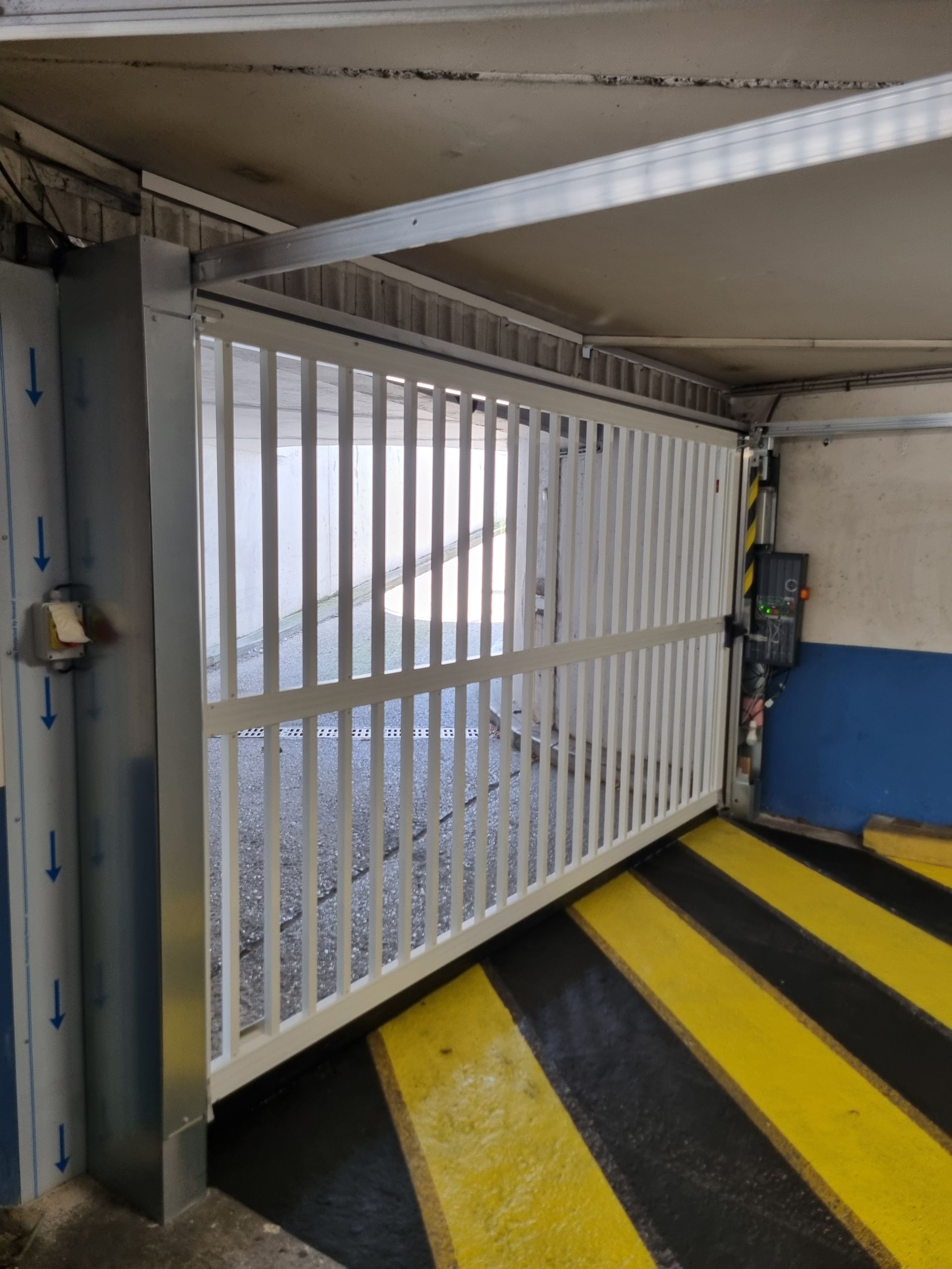 Portail accès parking.