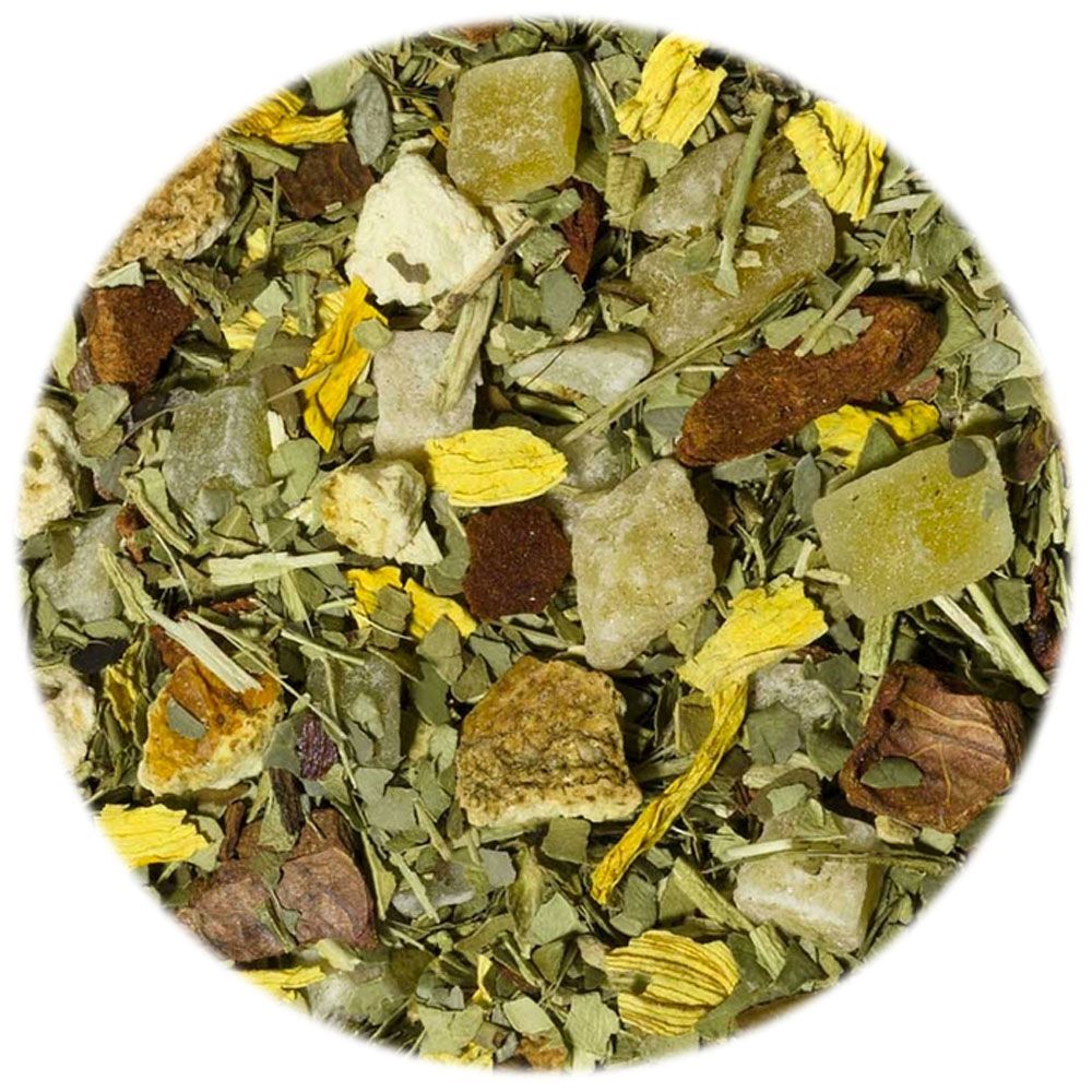 Mate mit getrockneten Früchten in einem Kreis auf einem weißen Hintergrund.