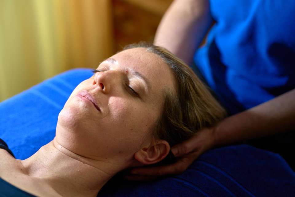 Craniosacral-Therapie bei der PhysioFit Bosshard AG