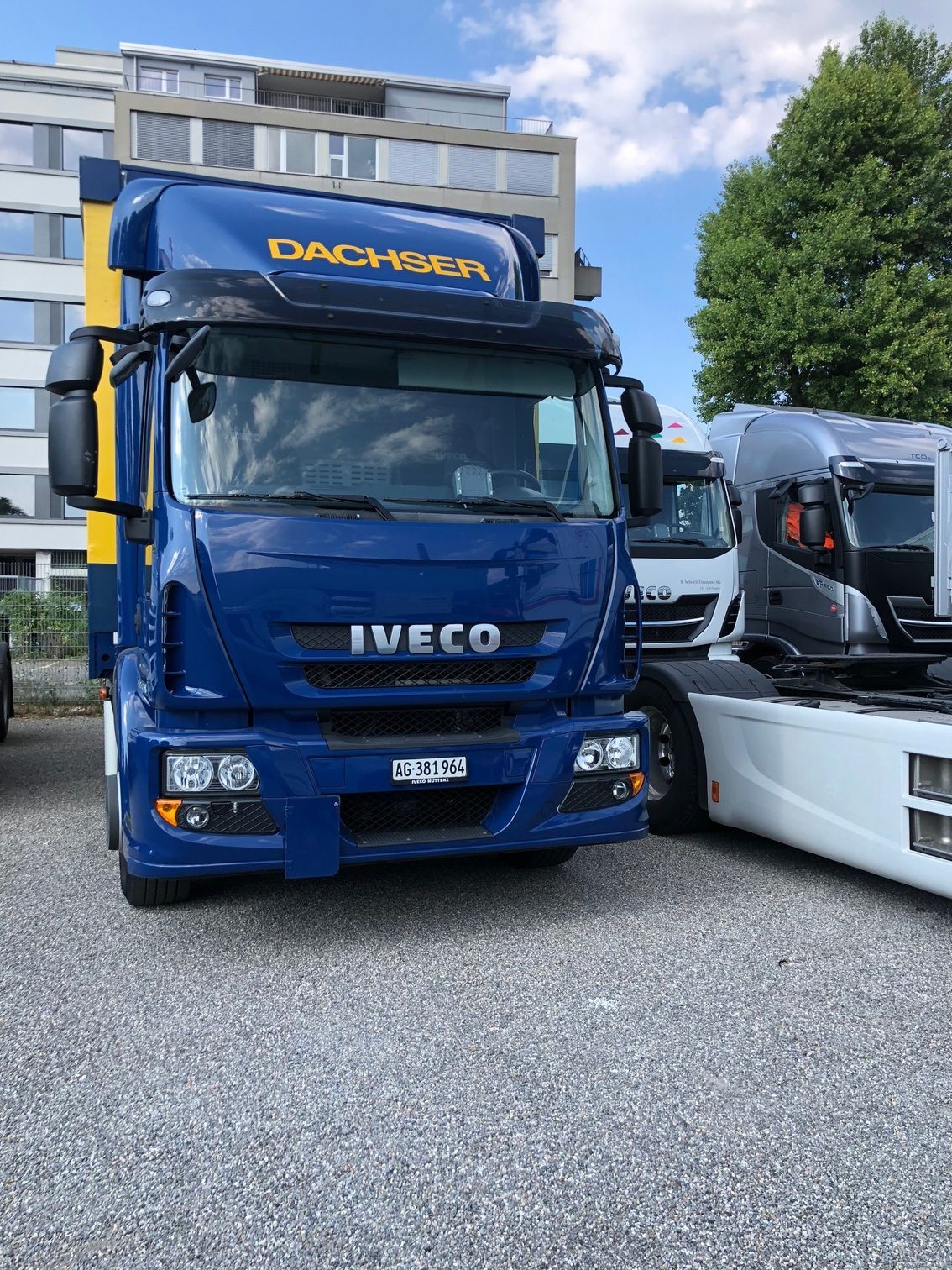 Energy Transport AG LKW IVECO blau