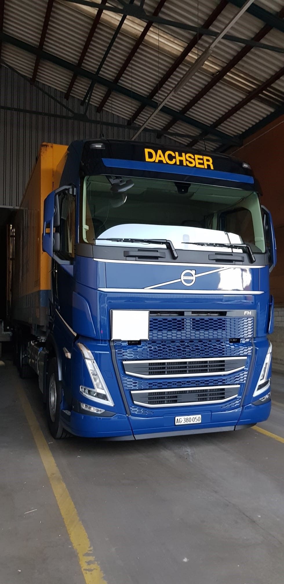 Energy Transport AG LKW IVECO blau