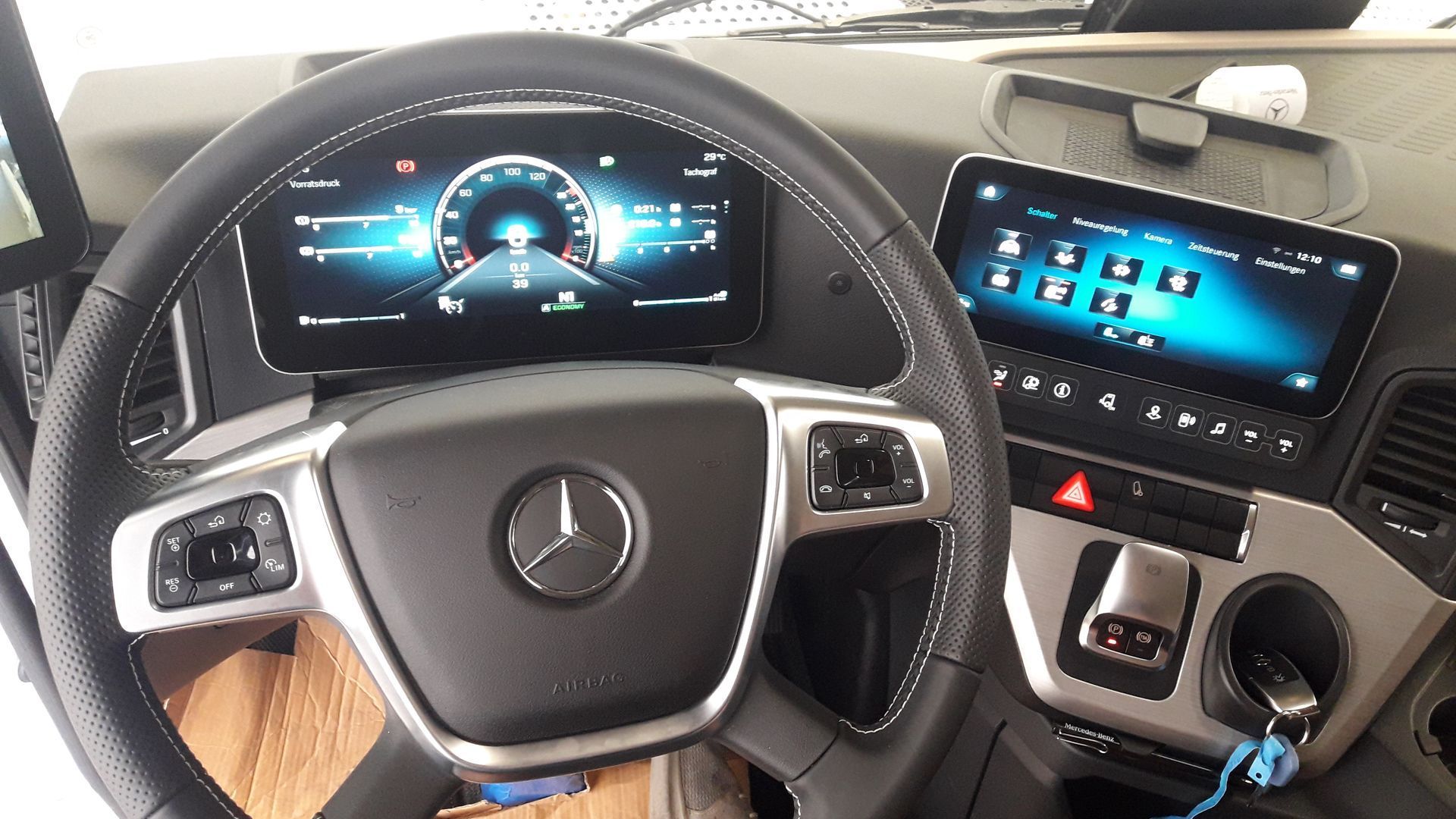 Energy Transport AG LKW Mercedes Innenraum