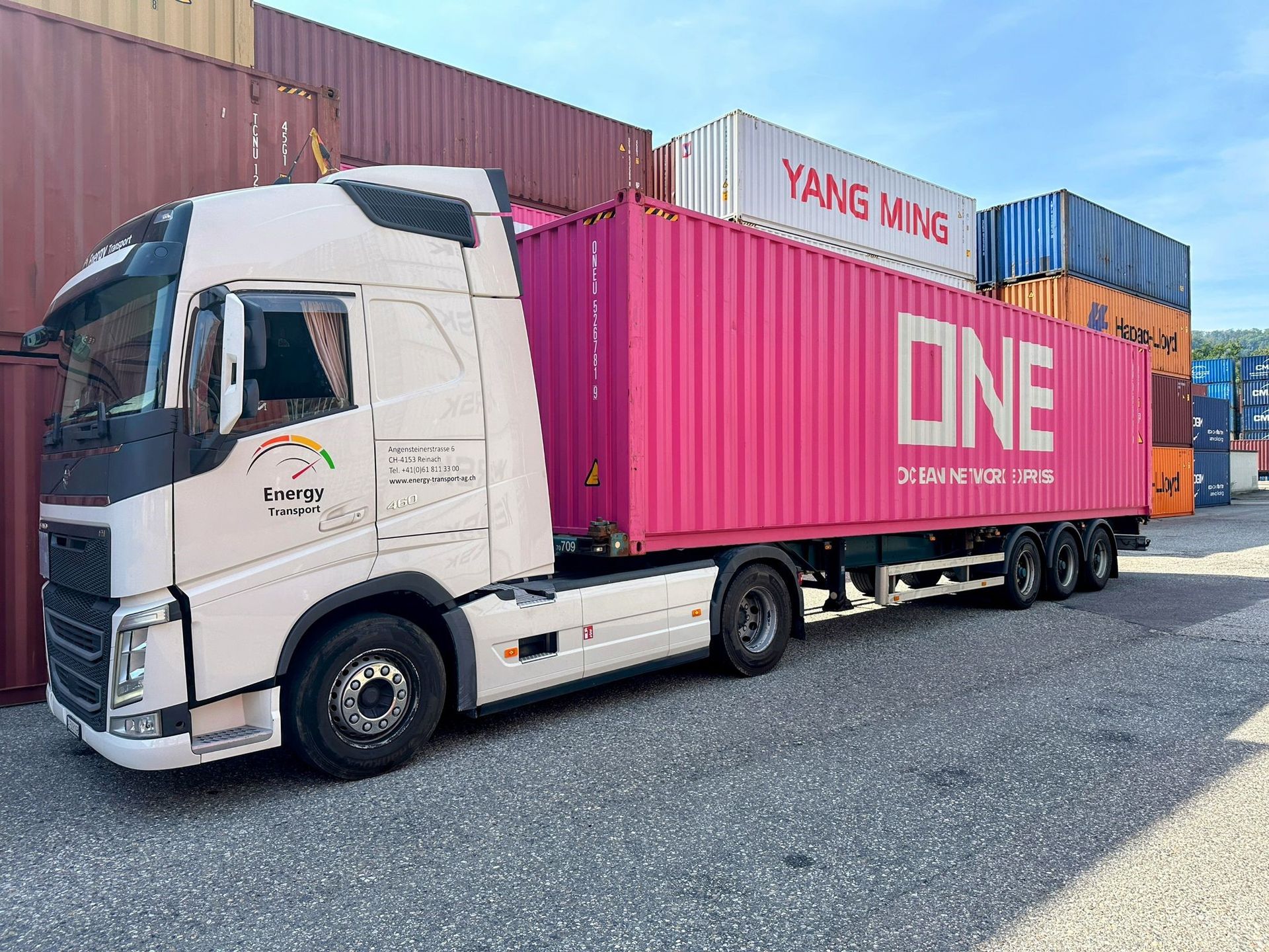 Energy Transport AG LKW weiß mit Schiffcontainer