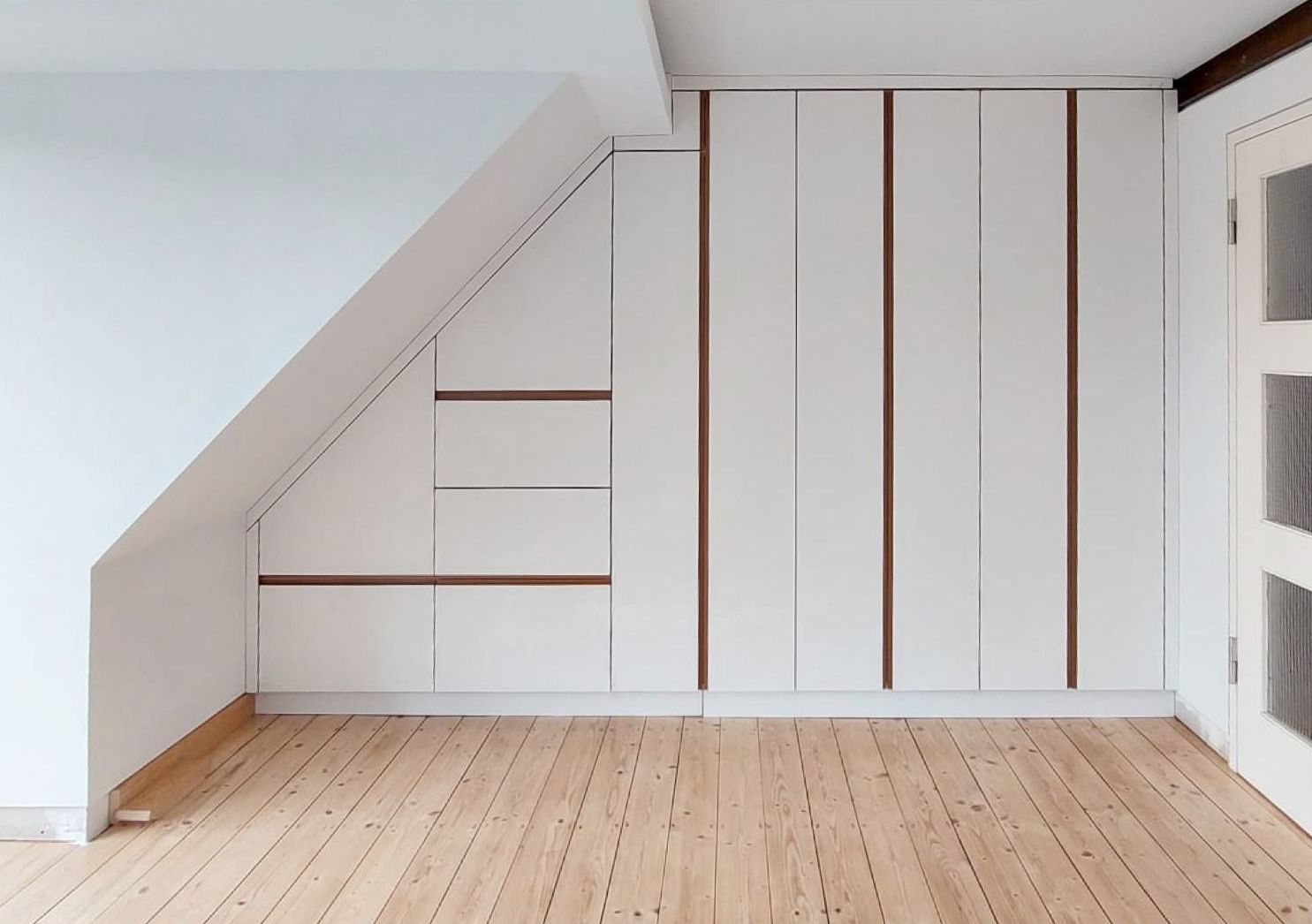 Weißer Einbauschrank im Schlafzimmer 